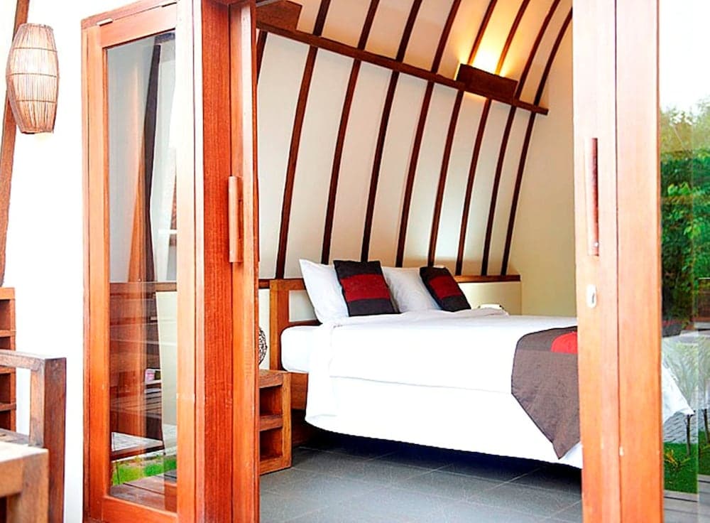 Oceans 5 Dive Resort