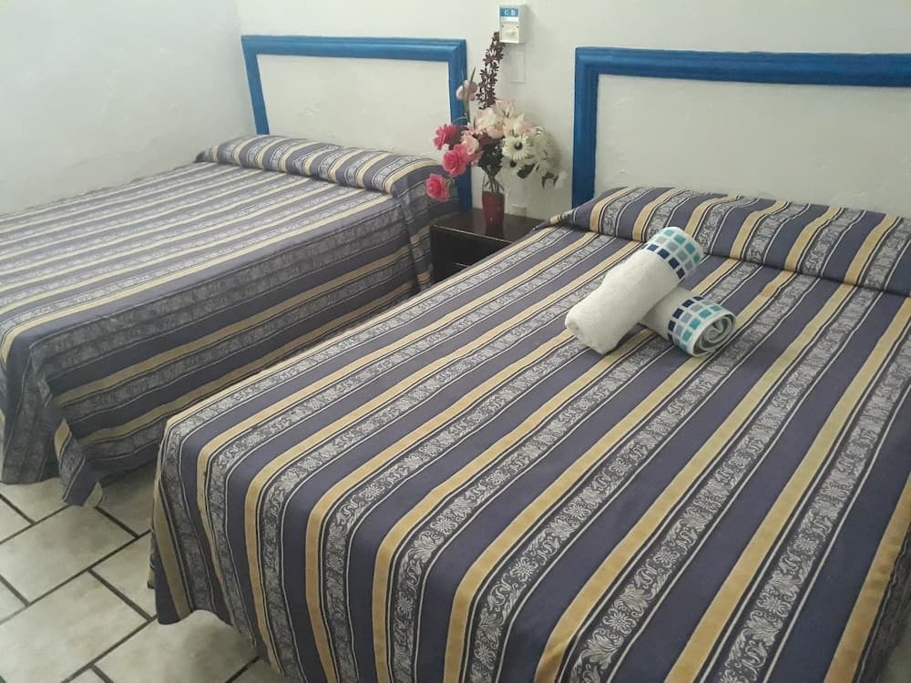 Hotel y Bungalows Los Arcos