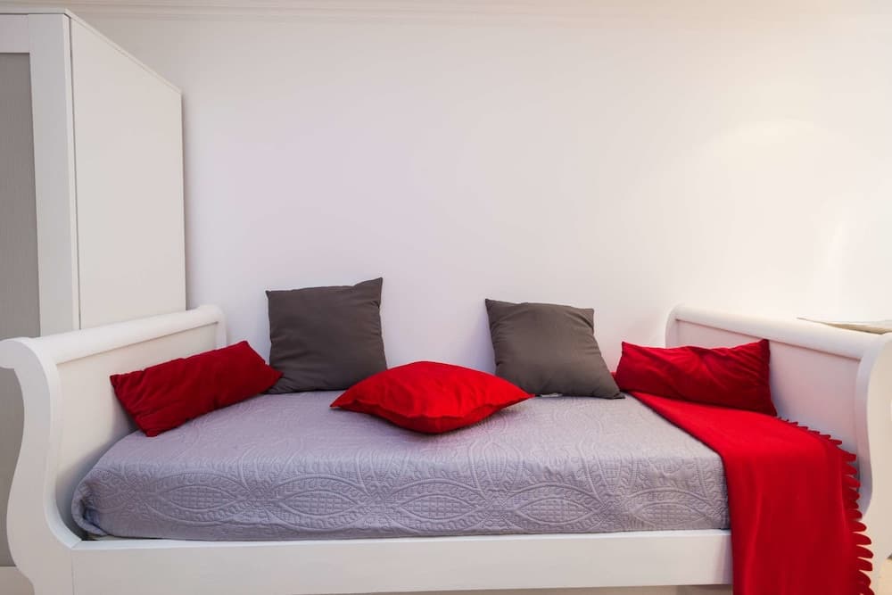 Lisbon Low Cost Apartments