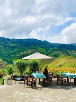 Dragon's Den Hostel in Longji Rice Terraces