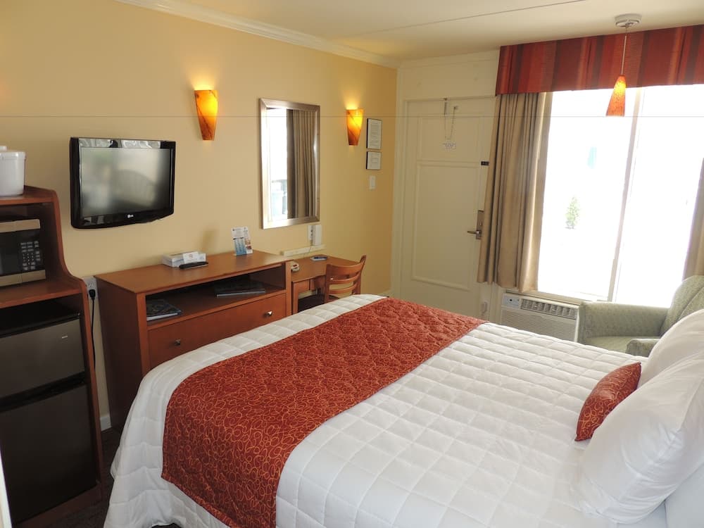 Fleur De Lis Beach Motel