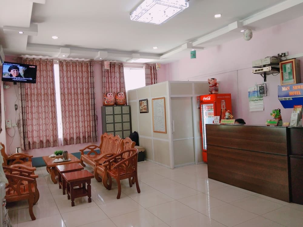 Man Shwe Li Hotel