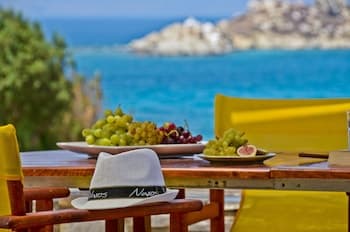 Ydreos Studios & Apartments