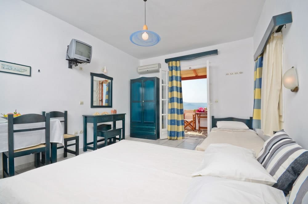 Ydreos Studios & Apartments