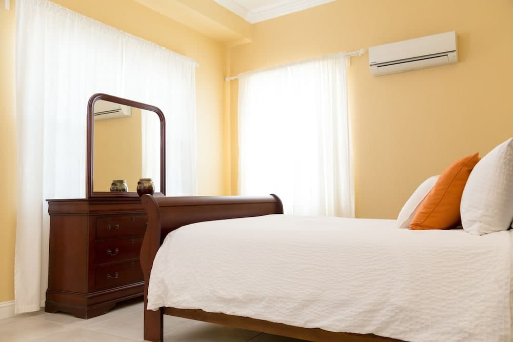 New Kingston Guest Apartment at Westbury