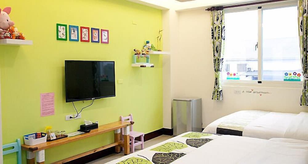 Follow Me Sweet House Bed & Breakfast