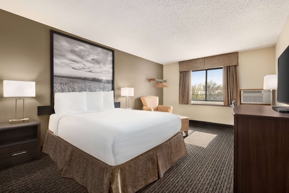 Super 8 by Wyndham Lincoln North