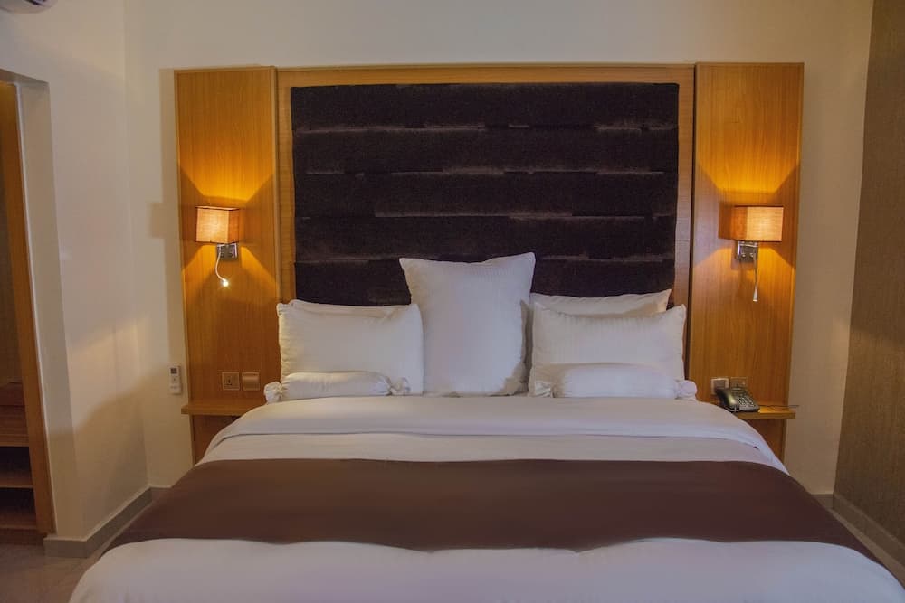 Sparklyn Hotels & Suites