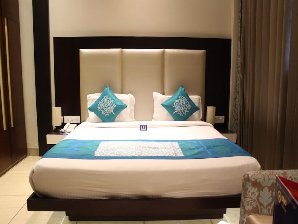 OYO 2617 Hotel Samrat Heavens