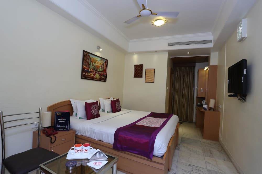 OYO 1437 near Russel Chowk