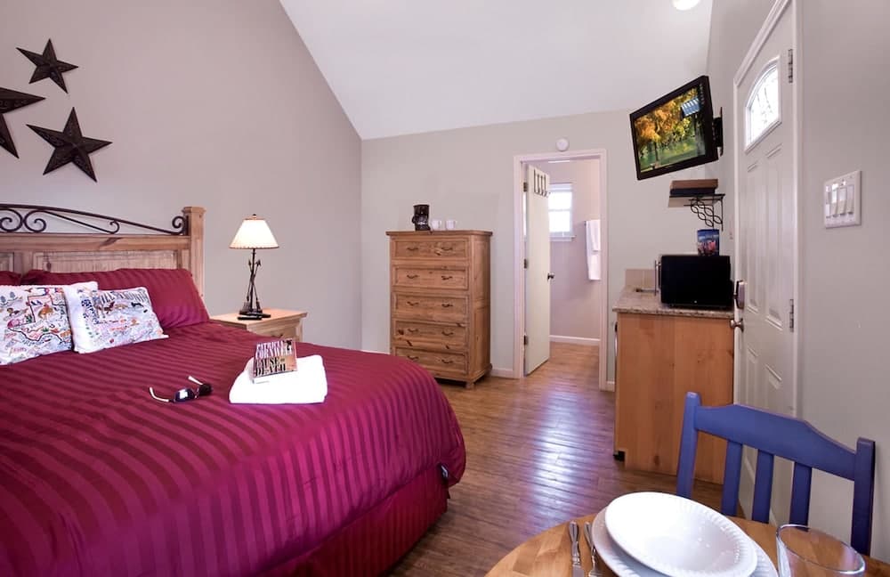 Blanco Riverside Cottages & RV