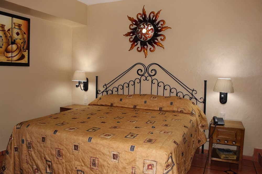 Hotel Hacienda del Sol