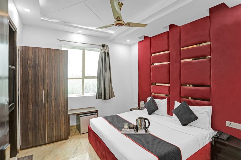 OYO Townhouse 771 Royal Mirage