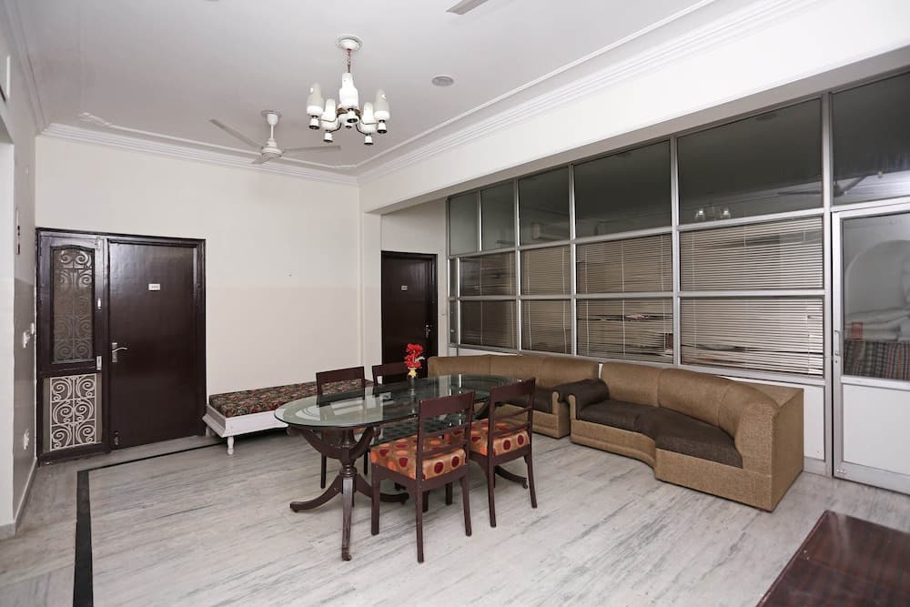 OYO 1992 Hotel Maan's Heritage