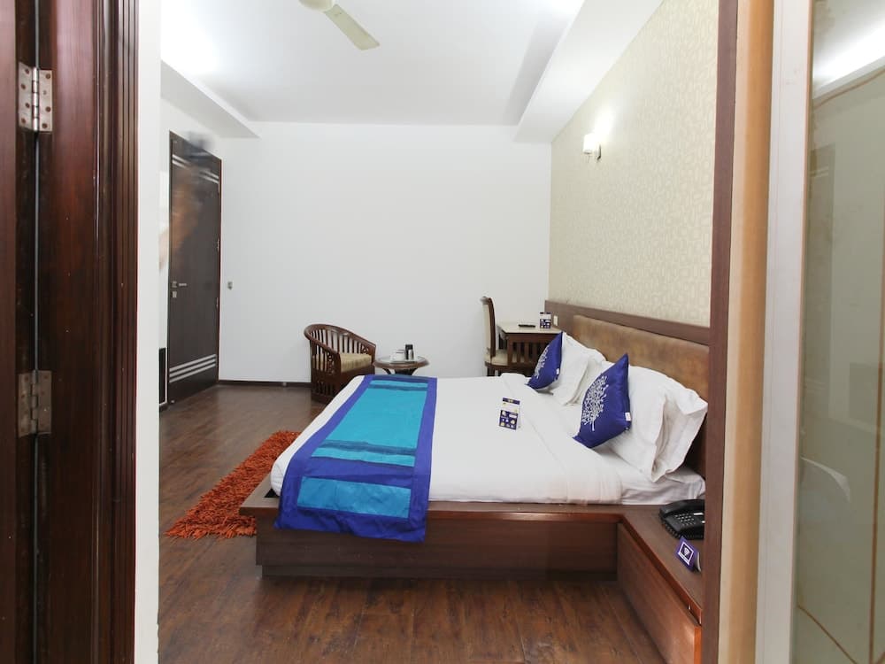 OYO 2216 Hotel Live Inn