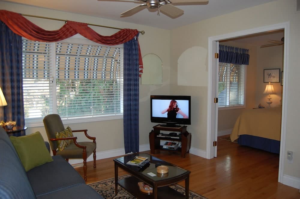 Lakeshore Bed & Breakfast