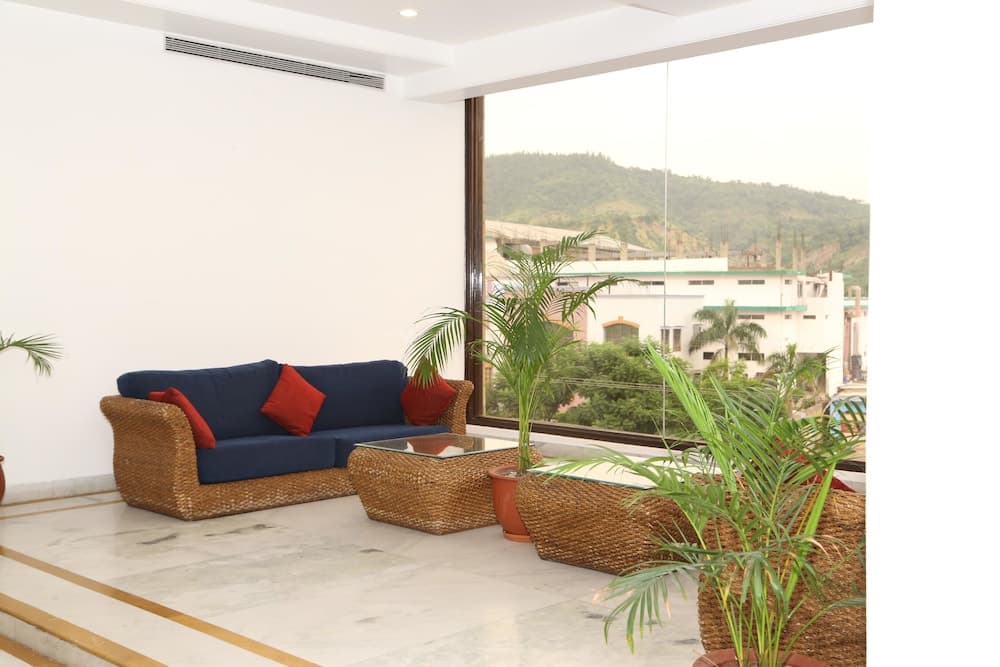 OYO 2192 Hotel Gianz