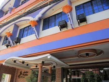 Golden Stallion Suites