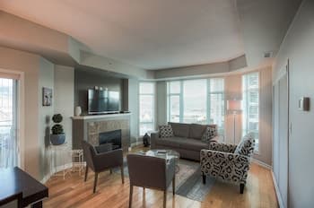 Sunset Waterfront Resort by KelownaGo