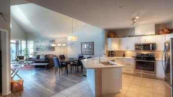 Discovery Bay by KelownaGo