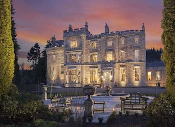 Crossbasket Castle Hotel & Restaurant