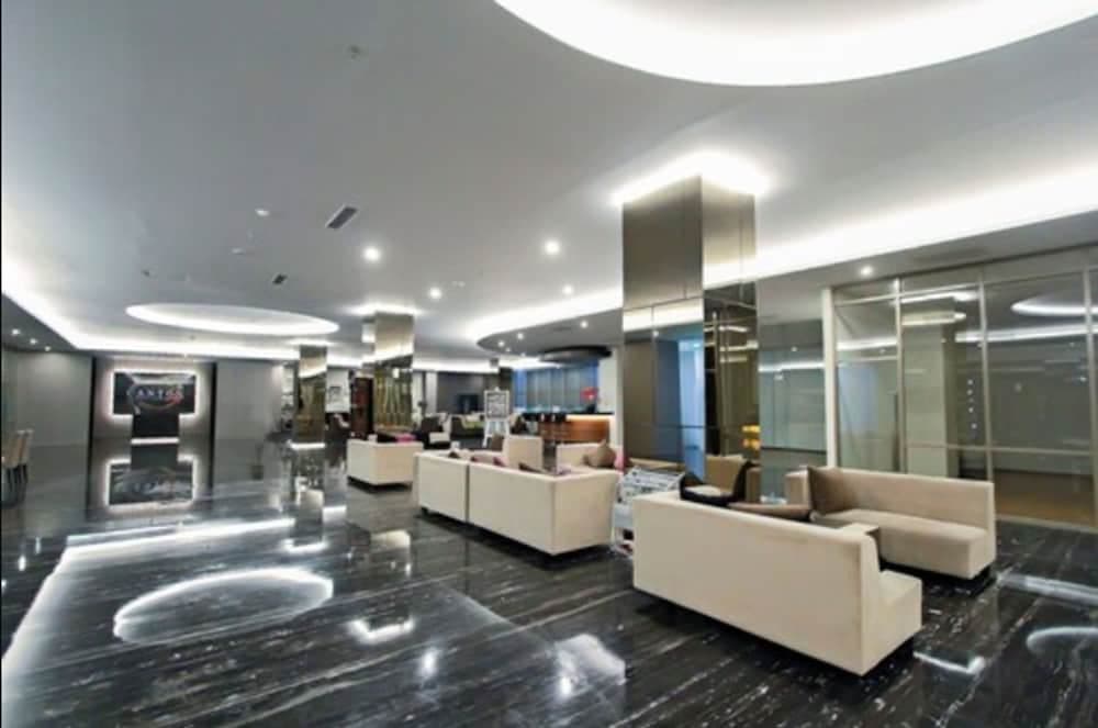 Platinum Balikpapan Hotel & Convention Hall