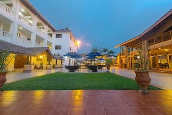 Raybow International Hotel