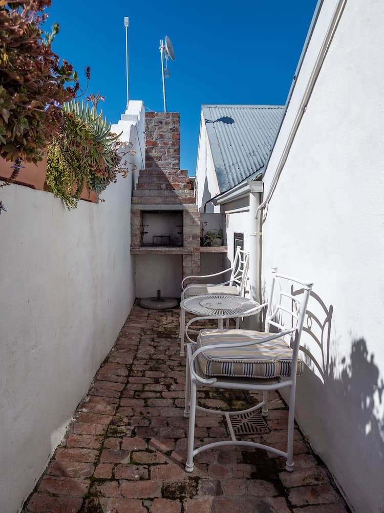 Los Olivos at The Yard