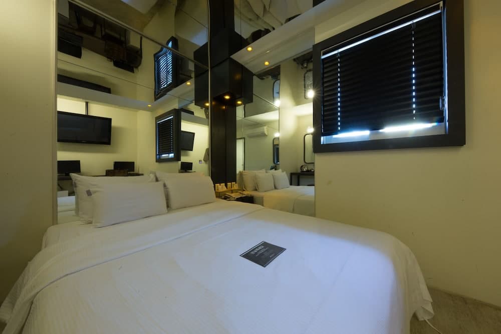 Achasan Station Wall Hotel