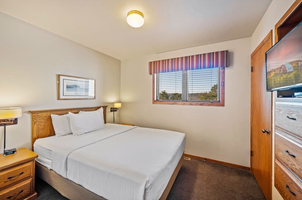 Evergreen Hill Condominiums