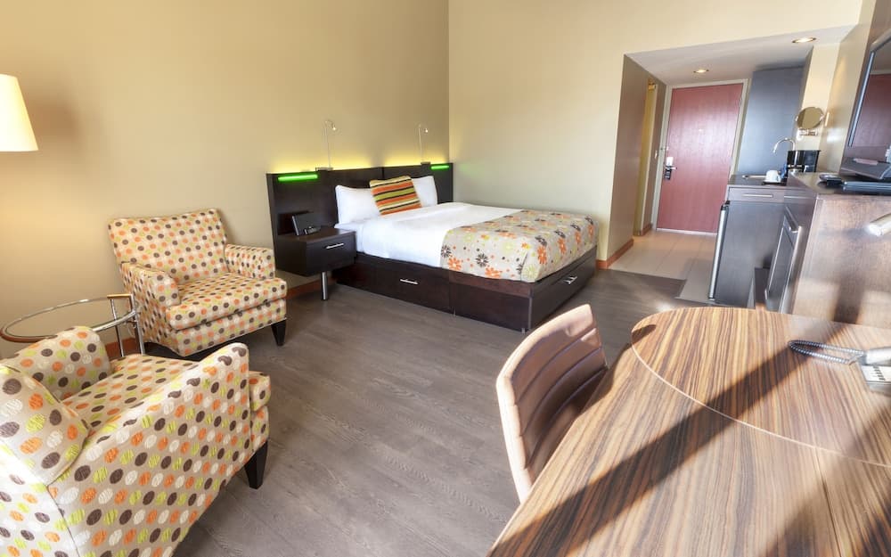 Hôtel Must –  Aéroport de Québec par JARO