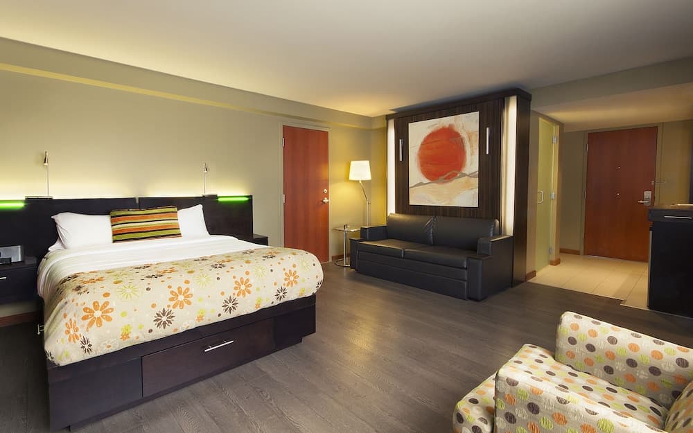 Hôtel Must –  Aéroport de Québec par JARO