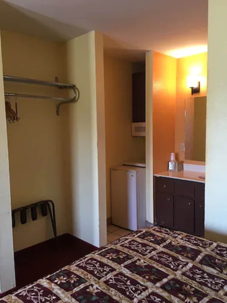 Regency Inn & Suites