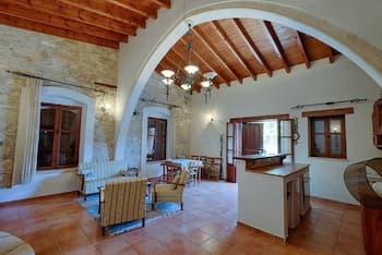 Komi Lofou Traditional House