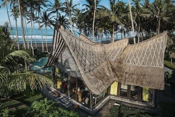Absolute Beachfront Romantic Villa Laut