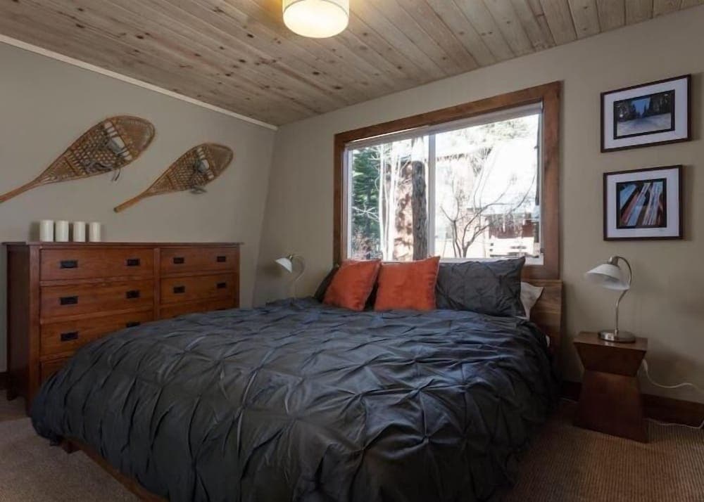 Great Escape Dollar Point Home By RedAwning