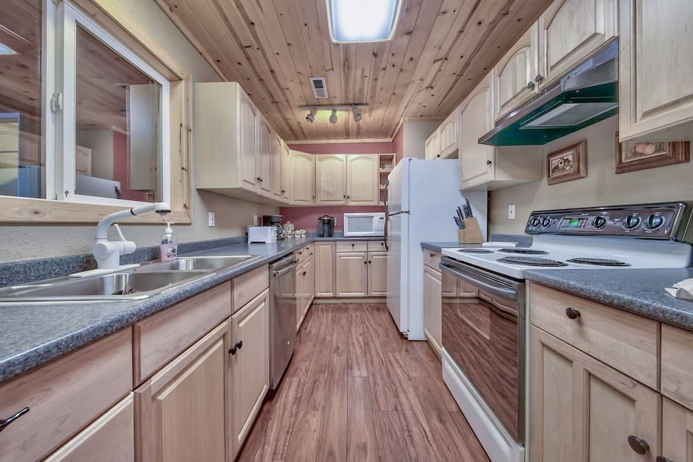 The Bear's Den   1965np 3 Bedroom Cabin by RedAwning