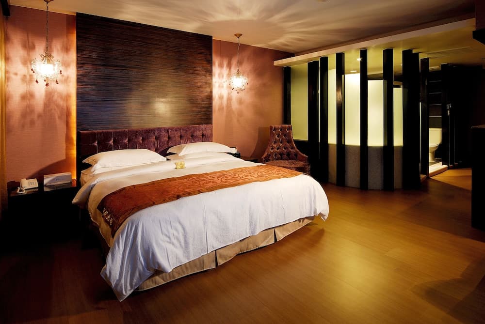 The Riverside Hotel & Motel