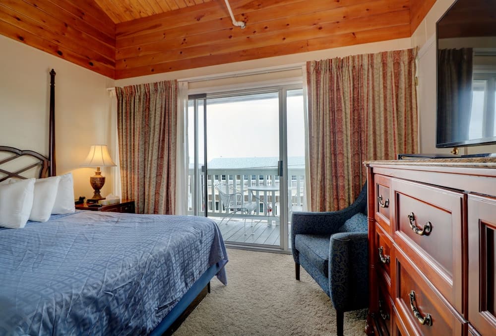 Waves Oceanfront Resort