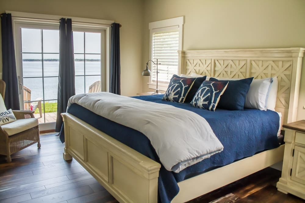 Quarterdeck Resort & Restaurant