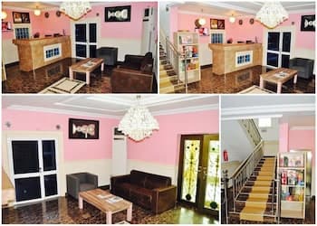 Ne-Yo Hotel and Suites