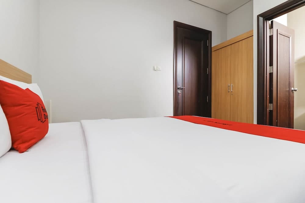 RedDoorz Plus @ Kelapa Dua Kebon Jeruk