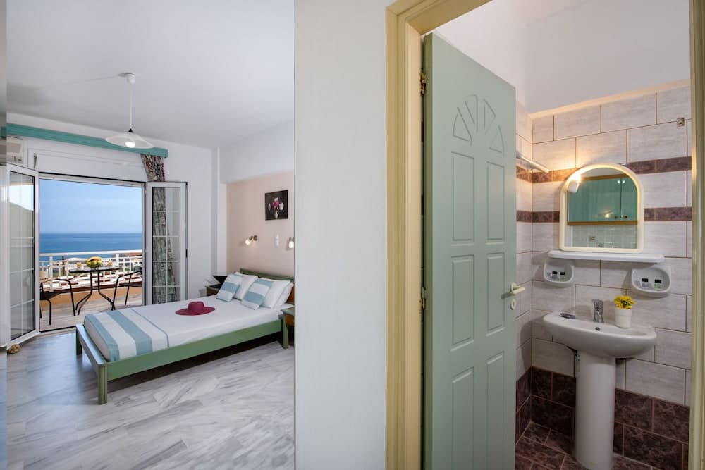 Sunrise Studios & Apartments