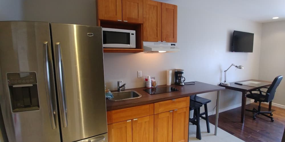 The Lion Inn & Suites