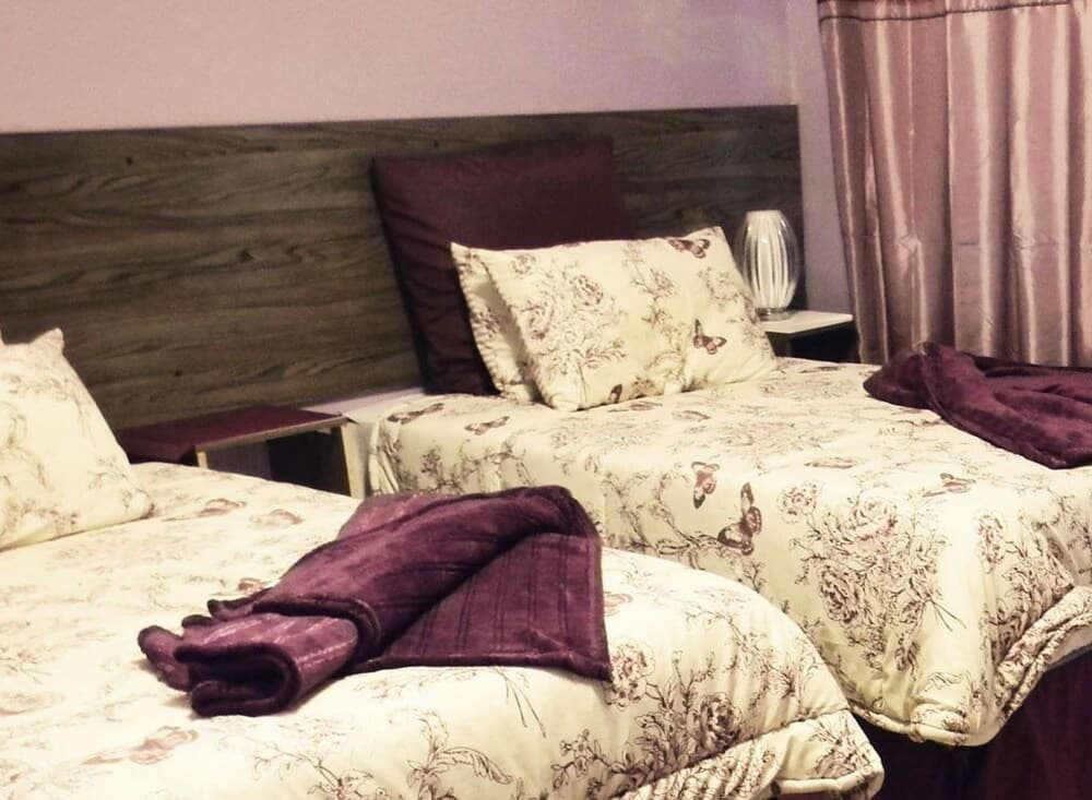 Aron's Guest House Bed & Breakfast