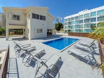 Protaras Delfini Villas