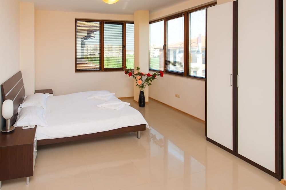 Lighthouse Apartments & Villas