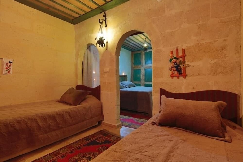 Jerveni Cave Hotel
