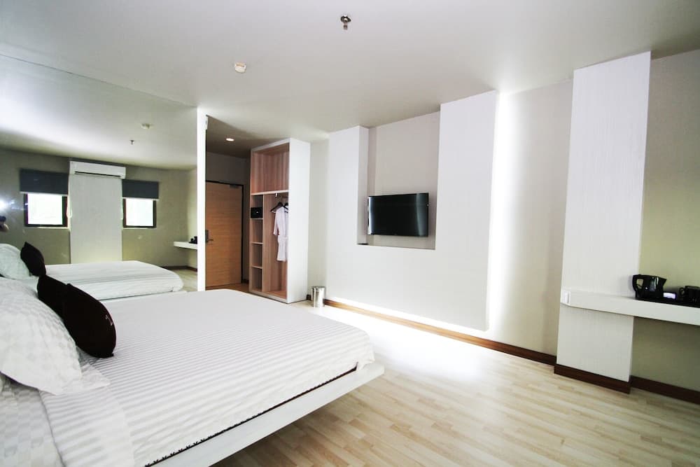 The L Hotel Entertainment