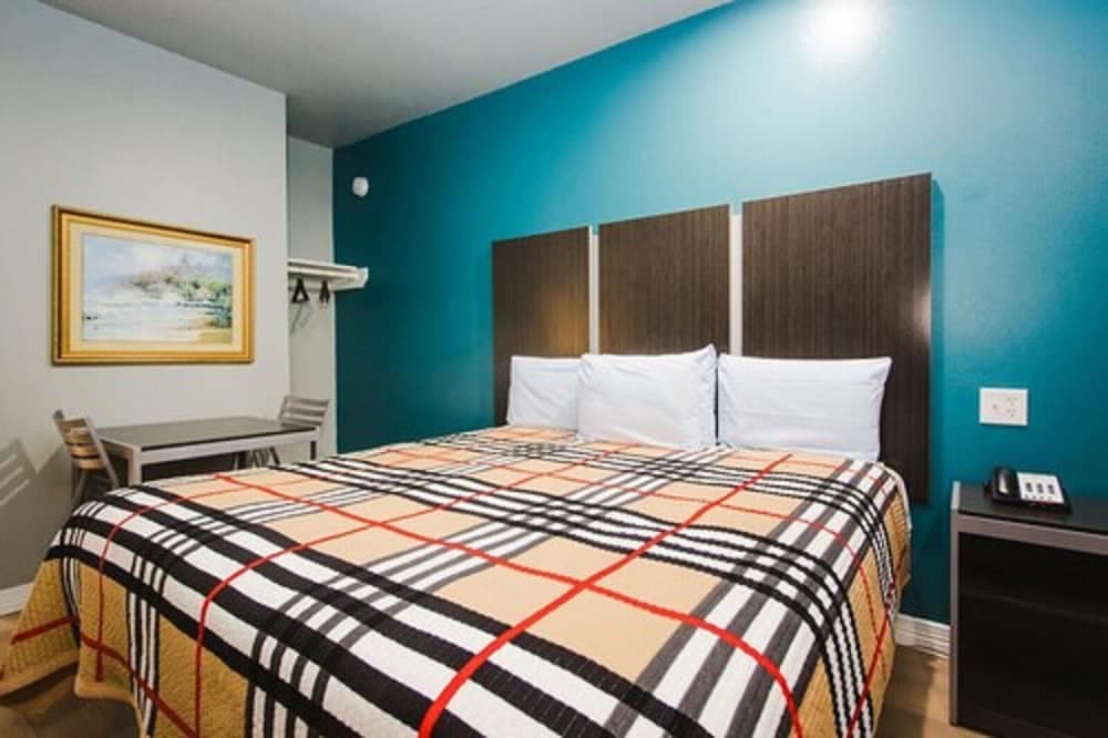 Econo Lodge Inn & Suites Channelview - Houston East